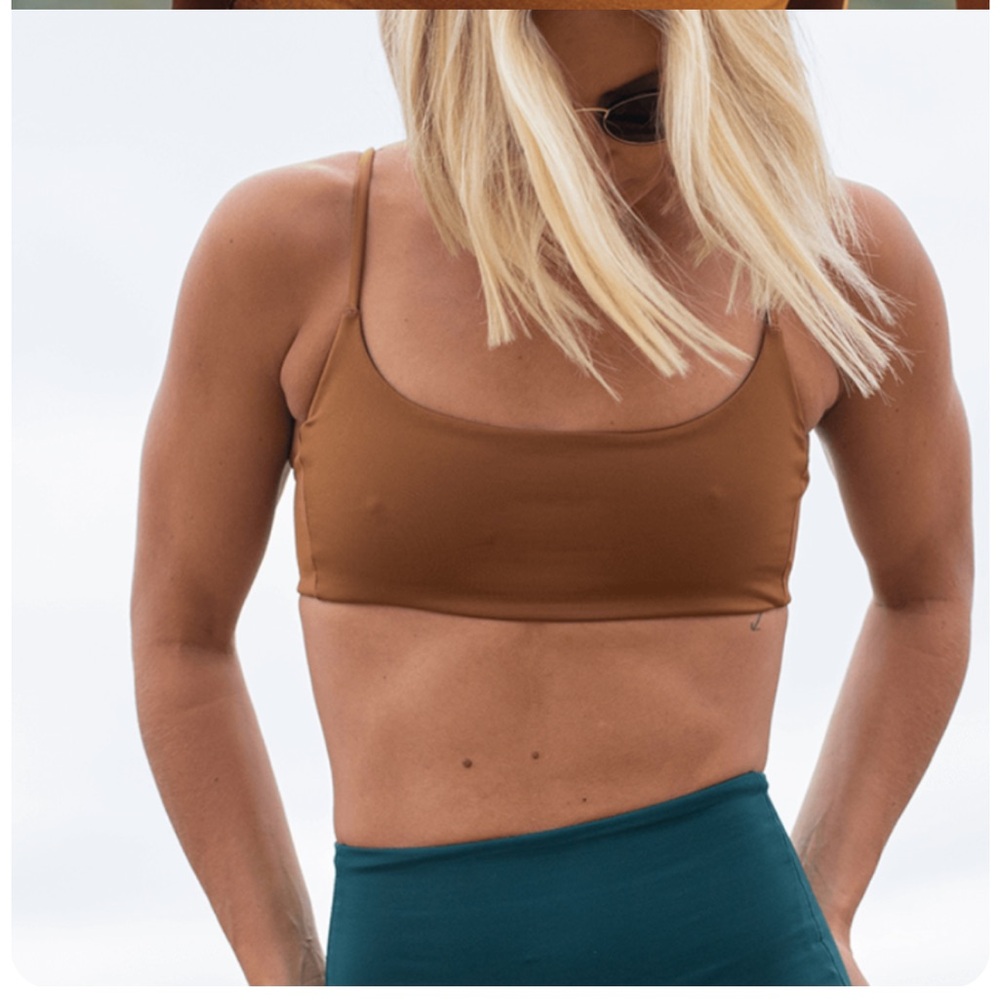 Left on Friday Pool days top in tan lines M